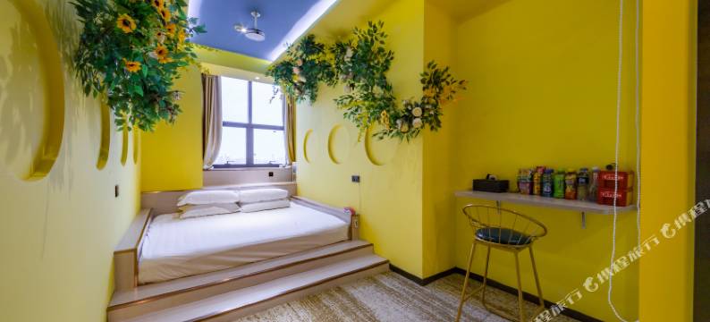 万优轻奢酒店(银川宁大怀远夜市店)图片