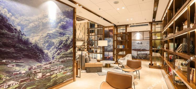 哈尔滨冰雪大世界龙川路地铁站亚朵酒店图片