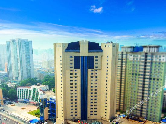 Hotels Near Zhongyuan Tower Zhengzhou Tripcom - 