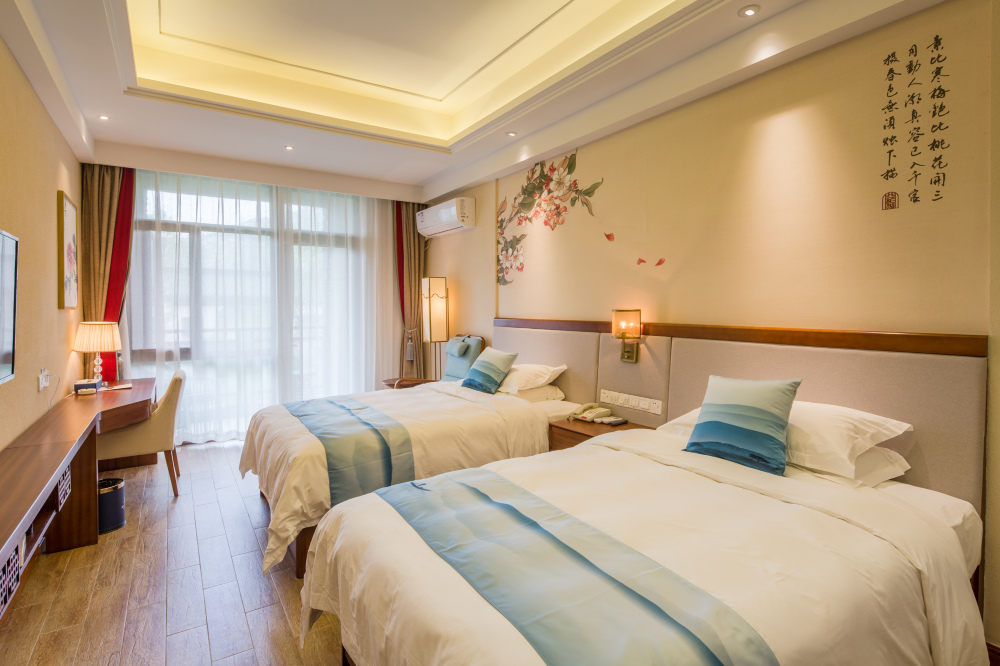 RoEasy Country Inn Over view