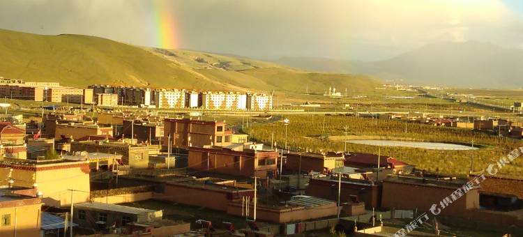 理塘雪域情歌大酒店图片