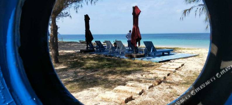 涠洲夕阳海岸沙滩木屋图片