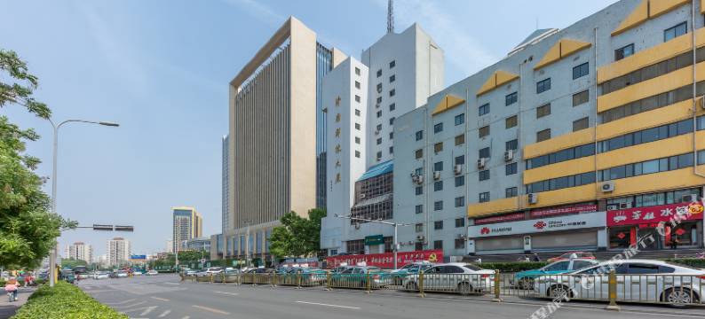 明珠云抱酒店(济南站南广场店)图片