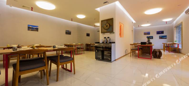 摩梵山邻摄影文化主题酒店(贡嘎神汤店)图片