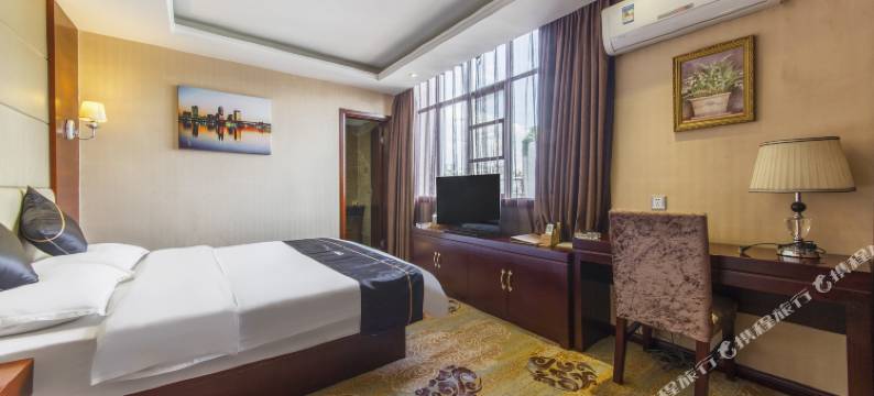 昆明丽云大酒店(世纪城珥季路地铁站店)图片