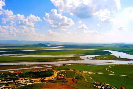 若尔盖黄河九曲水景湾山庄