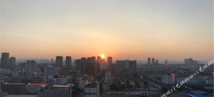昆明萌青春湖景艺术酒店(火车站大悦城店)图片