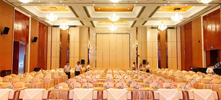 盐边红格温泉假日酒店图片