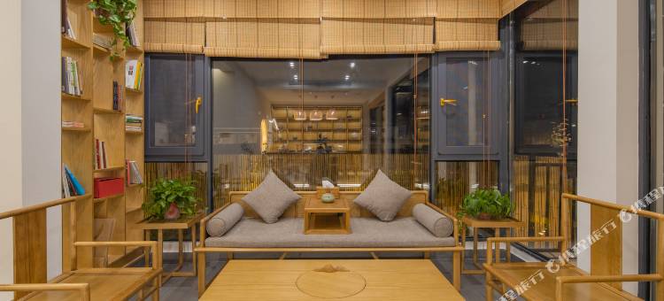 花筑·九华山朴宿揽山民宿(肉身宝殿正门店)图片