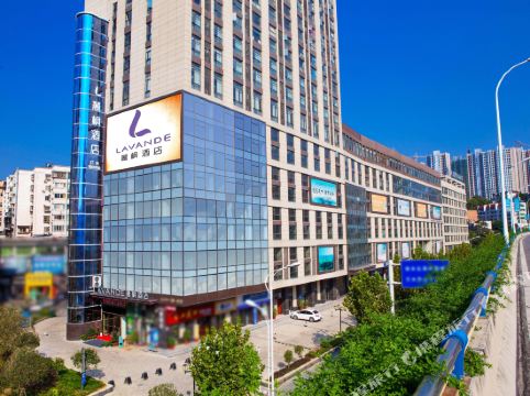 良品铺子(十堰三堰客运站店)