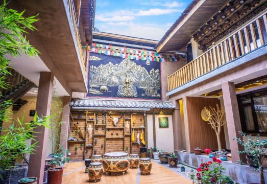 Shangri-La Flower Jinzhao Boutique Inn (Dukezong Ancient City Branch) Hotel Overview