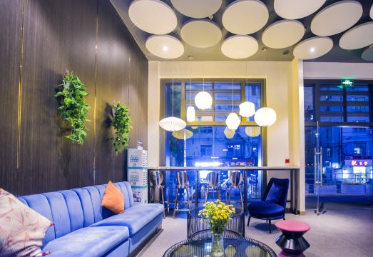 Orange Hotel (Nanjing Fuzimiao Zhangfuyuan subway station store) Hotel Overview