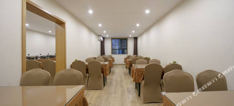 简尚酒店(郑州中博博览中心货站街地铁站店)图片