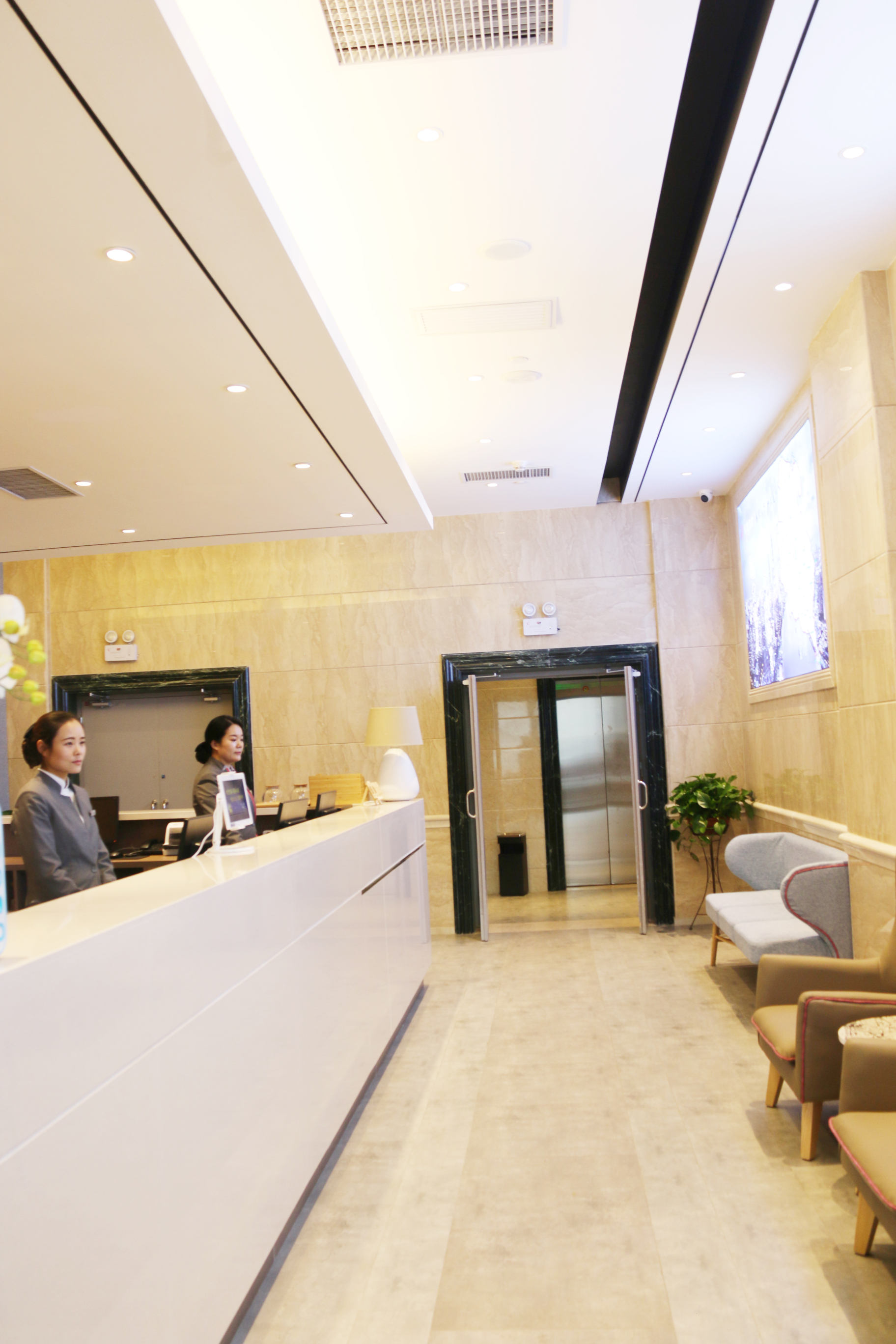 Homeinn · neo (Linxia Central Square)Hotel Overview