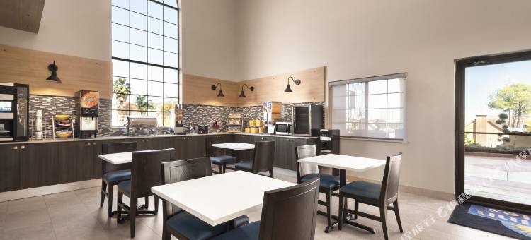 休斯顿荷比机场戴斯套房酒店(Days Inn & Suites by Wyndham Houston Hobby Airport)图片