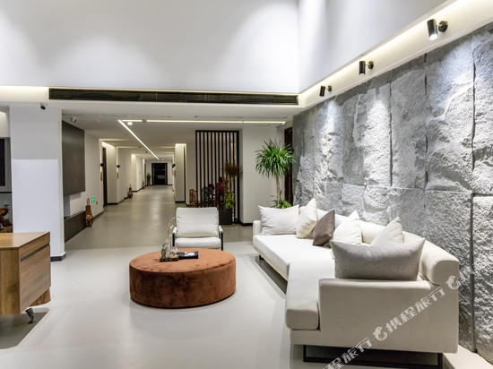 璞·原舍Elysium丨私汤温泉设计师美宿(都江堰景区南桥店)