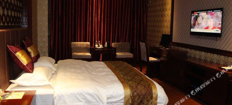 陇川陇存大酒店图片