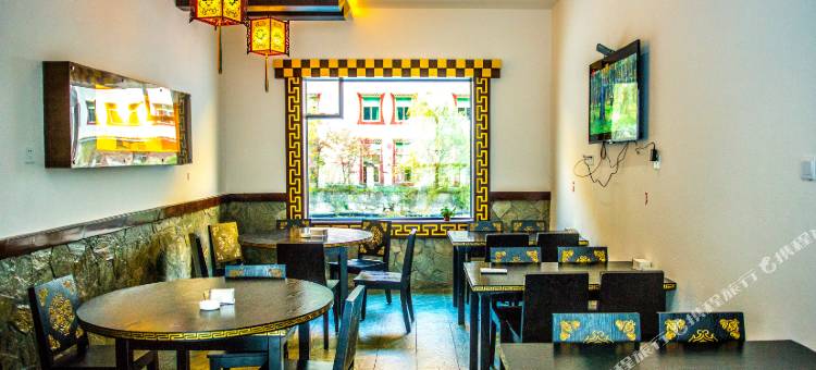 理县古尔沟莱苏河文化主题酒店图片