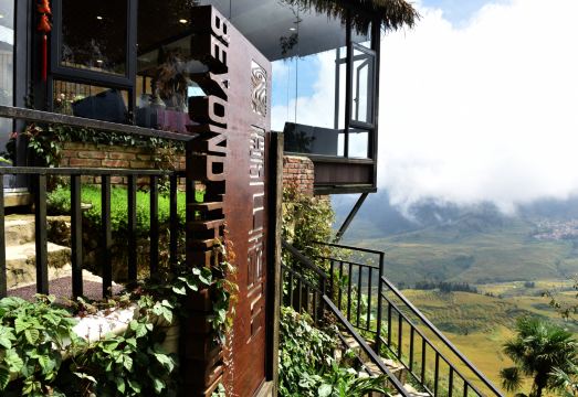 元阳云上天上花乡客栈外景图