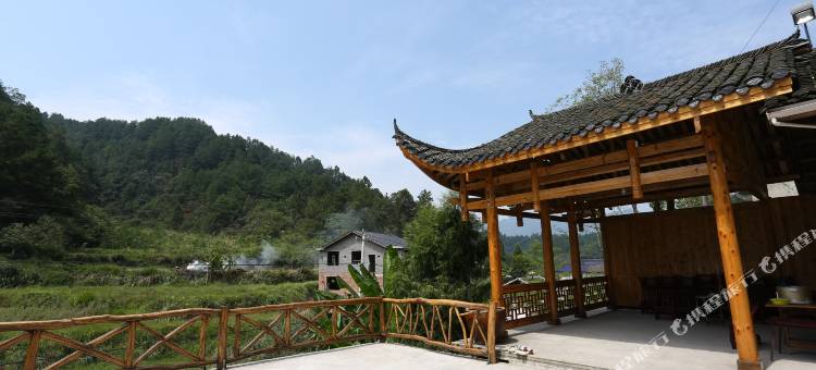 张家界北纬30°客栈(杨家界门票站店)图片