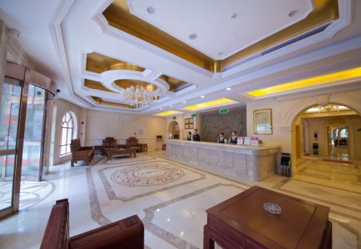 Vienna Hotel (Meizhou City Center) Hotel Overview