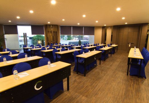 Bonnet Hotel SurabayaHotel Overview