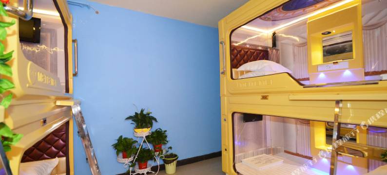 郑州梦幻城太空舱青年客栈图片