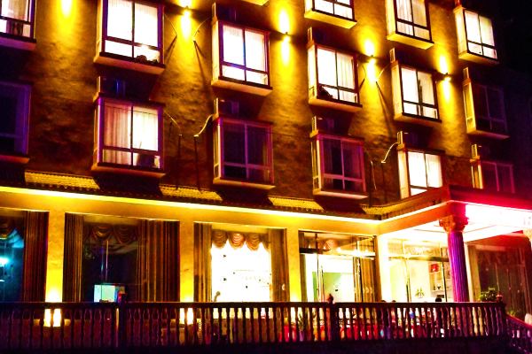 雷波马湖李庄酒店