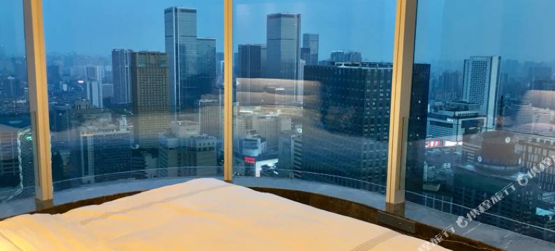 成都270度全落地窗观景房普通公寓图片