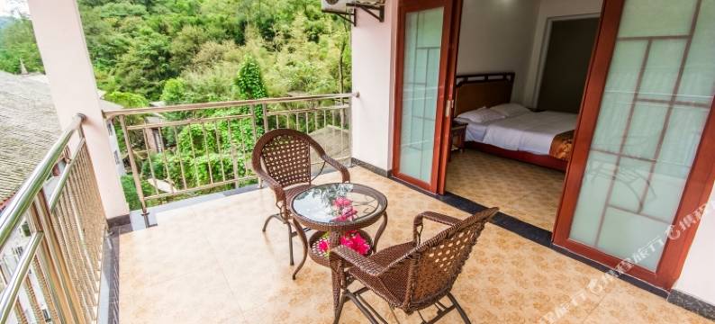 峨眉山怡情山水酒家图片