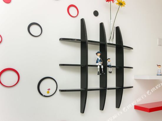 愫居民宿(景环路口店)