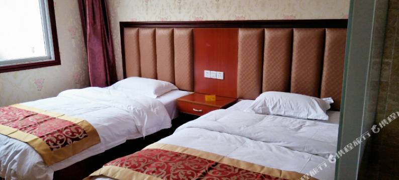 泸定场口客栈图片