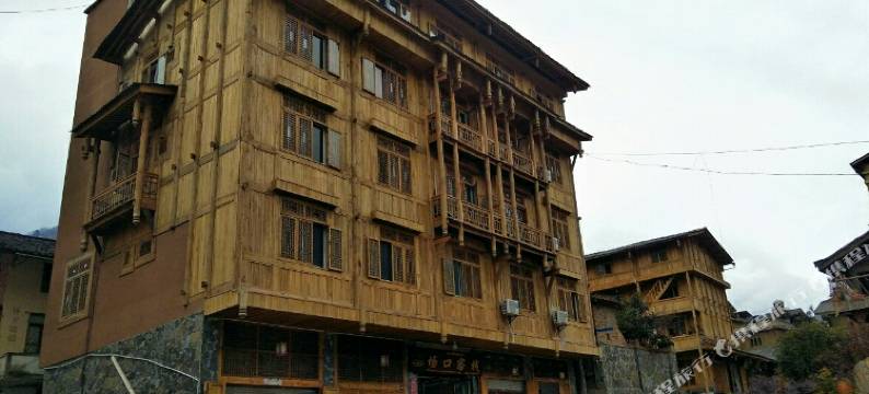 泸定场口客栈图片