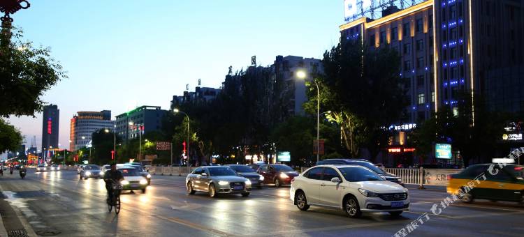 营口晟鼎裕龙阁商务酒店(万达广场金刚山店)图片