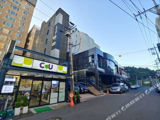 藝廊家庭旅館酒店