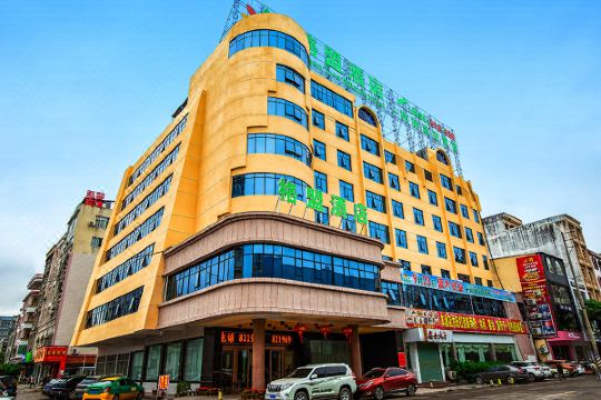 格盟酒店岑溪广南路榕湖店