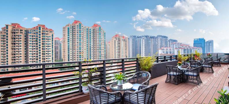 铂联欧曼假日酒店(体育中心明珠城轨店)图片