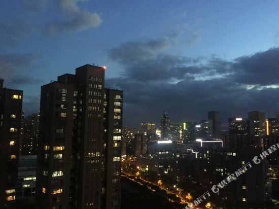 宁波高教园区罗蒙环球乐园世外桃源奉化溪口公寓(2号店)