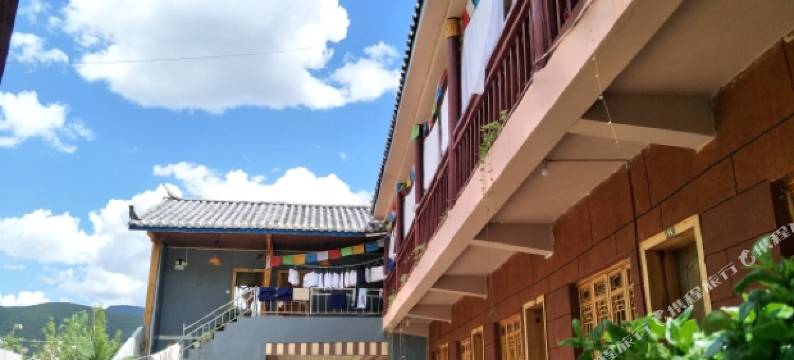 泸沽湖金色小院图片