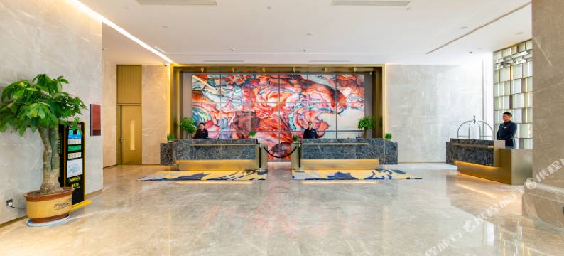 弥勒巨人雅阁酒店图片