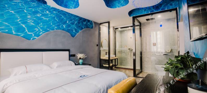 爱客100主题酒店(李村地铁站万达广场店)图片