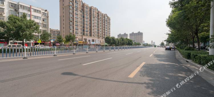 红蚂蚁主题酒店(新乡河师大万达店)图片