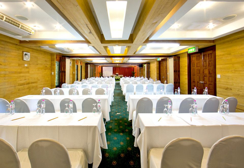 Sunset Park Resort & Spa by SWR Hotel Overview