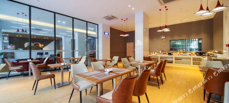 柏曼酒店(肇庆四会天光墟玉器城店)图片
