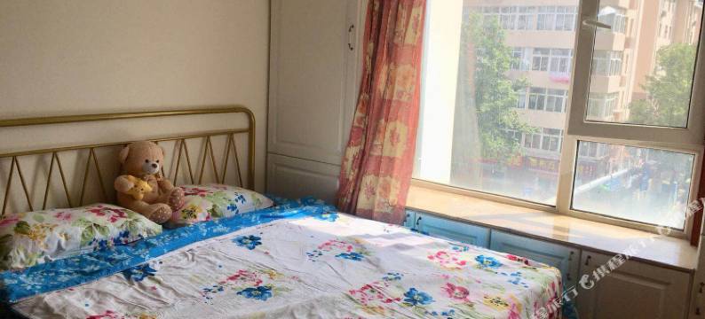 青岛地铁口五四广场万象城供啤酒原浆的二居公寓(延安三路分店)图片