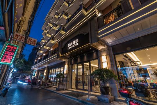 丽班酒店(西安回民街广济街地铁站店)