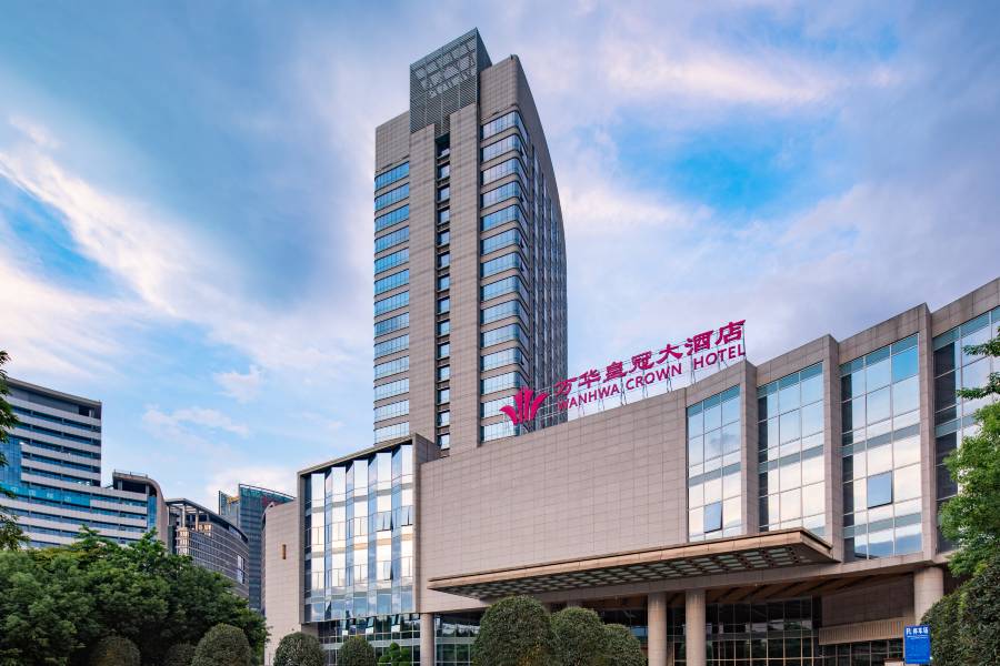 龍巖萬華皇冠大酒店