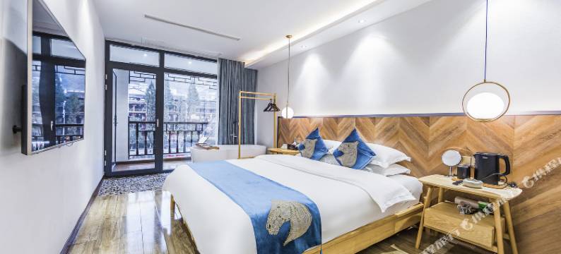 凤凰一舍花开轻奢江景民宿(凤凰古城店)图片