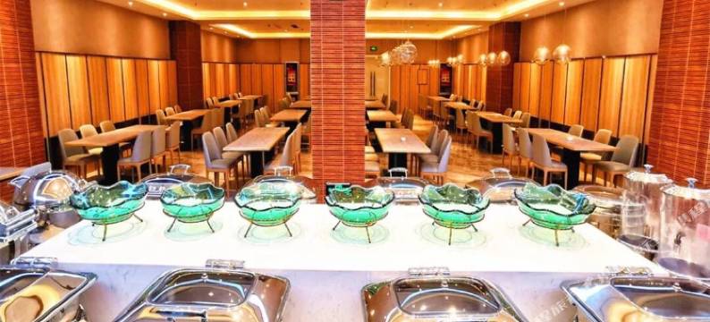 红楼大酒店(乌鲁木齐铁路局地铁站店)图片