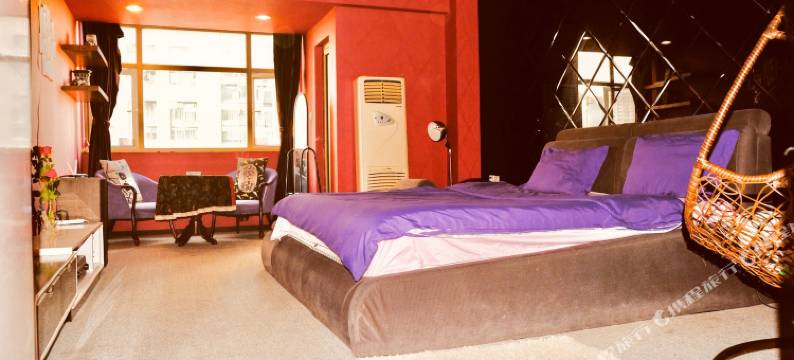 唯爱情侣公寓(武汉万松园店)图片